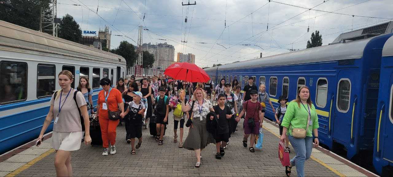 Одеса зустріла третю групу юних харків’ян